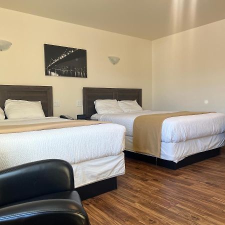 Sleep Suite Motel Steinbach Exterior foto