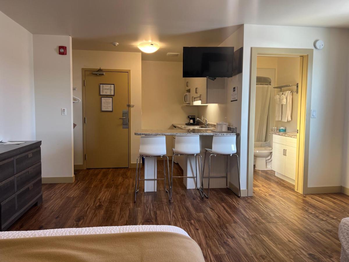 Sleep Suite Motel Steinbach Exterior foto
