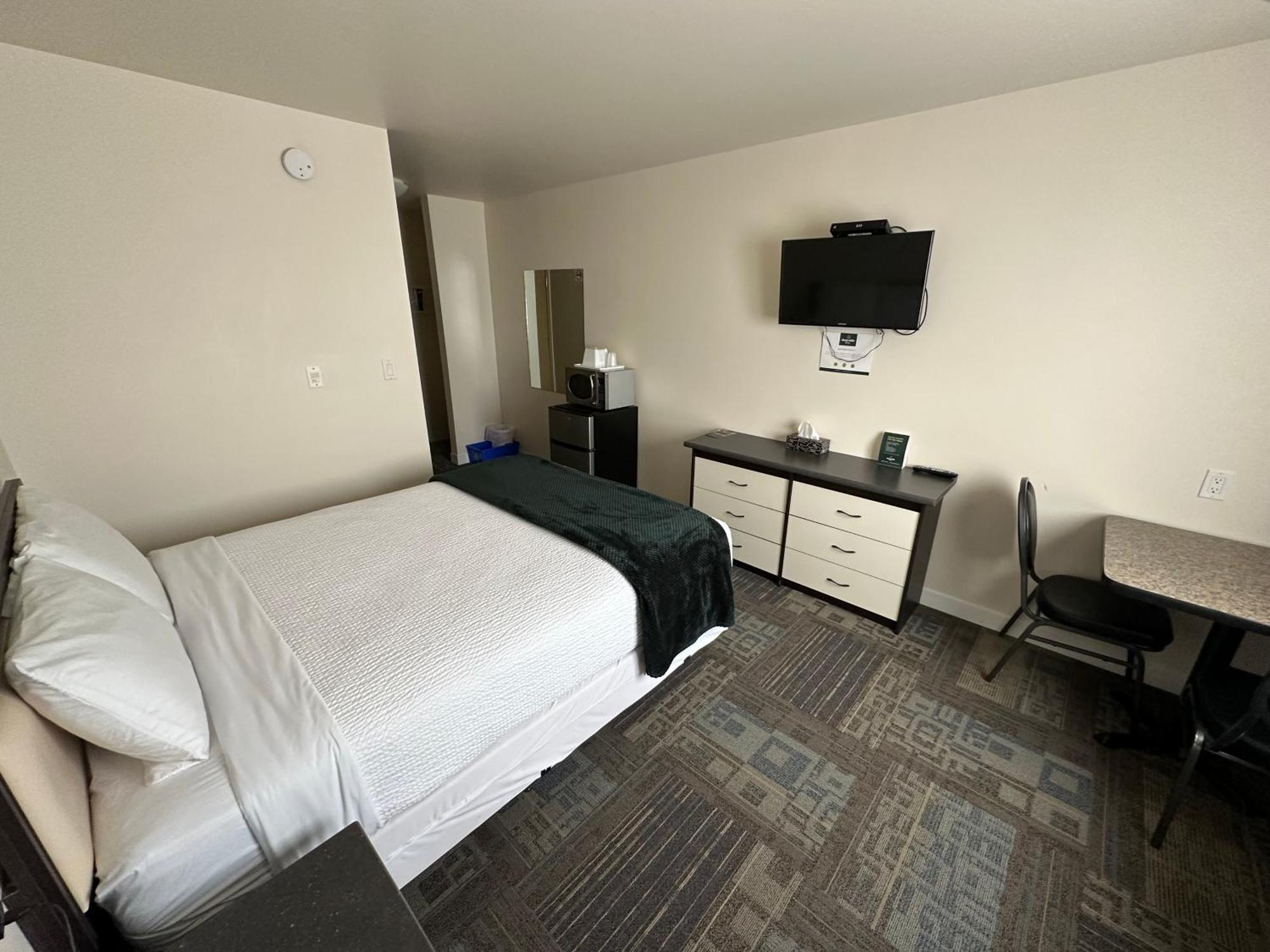 Sleep Suite Motel Steinbach Exterior foto