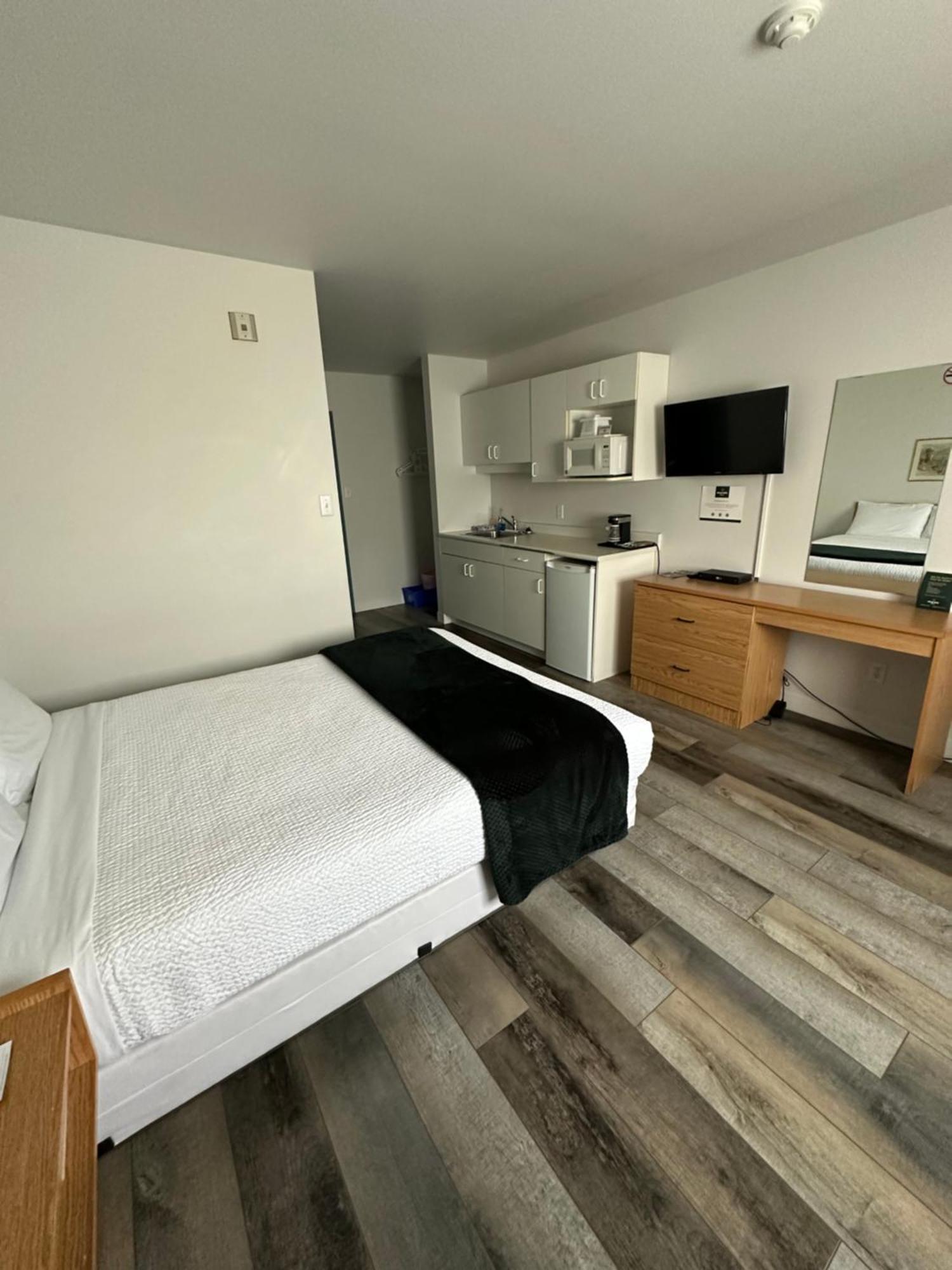 Sleep Suite Motel Steinbach Exterior foto