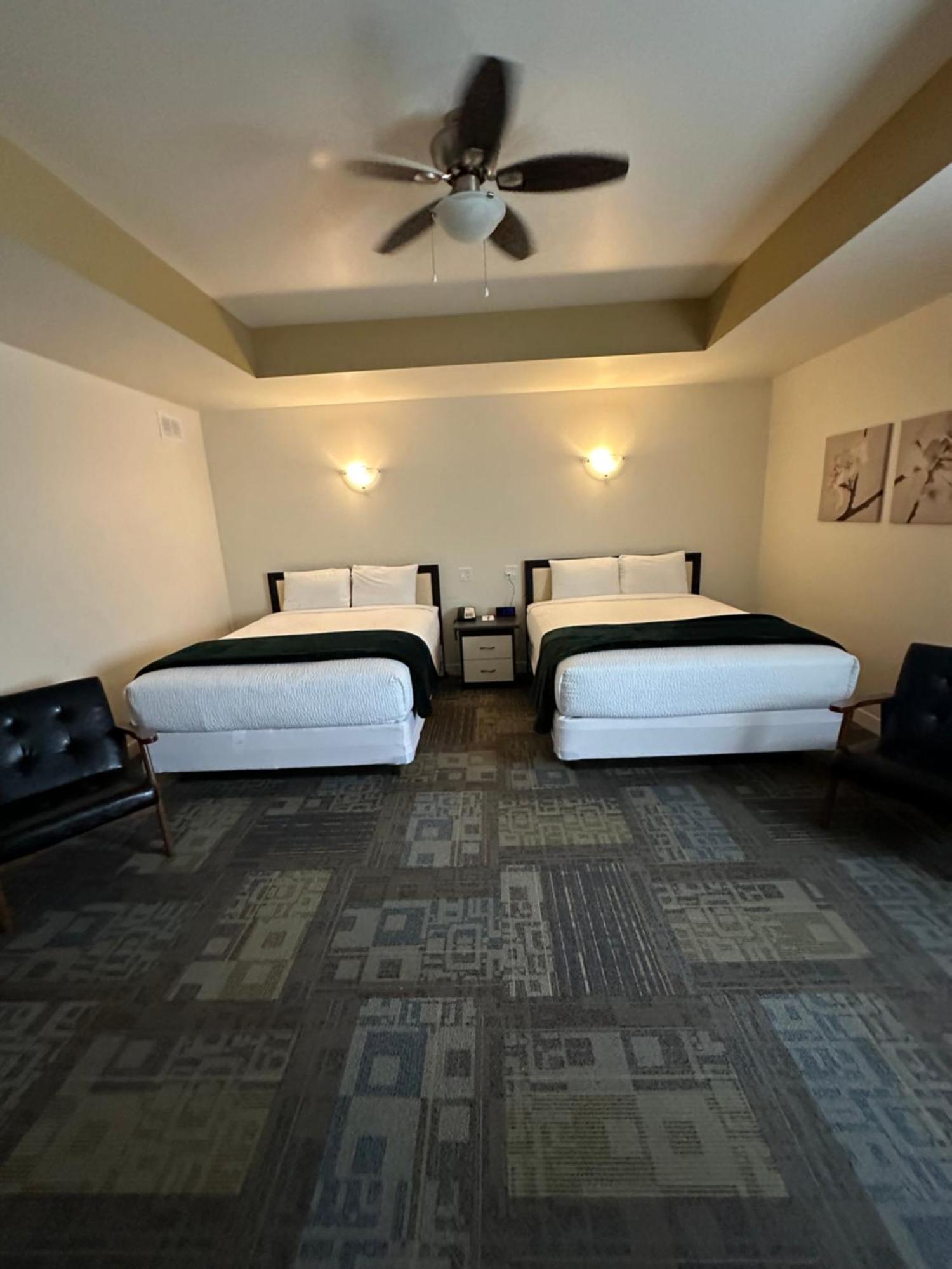 Sleep Suite Motel Steinbach Exterior foto