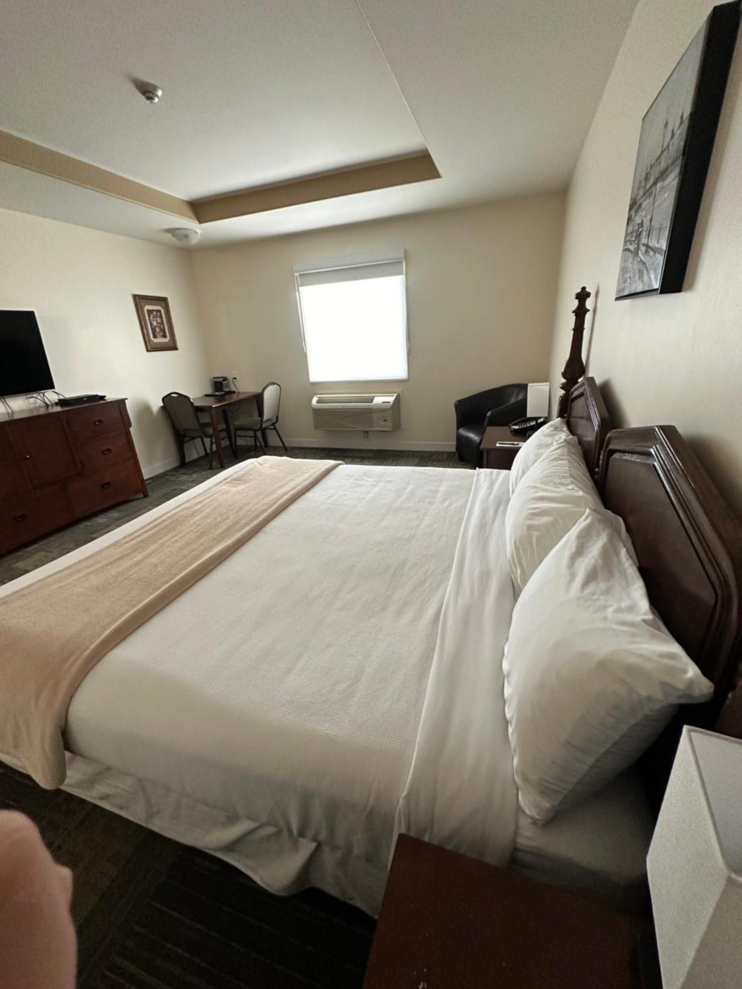 Sleep Suite Motel Steinbach Exterior foto