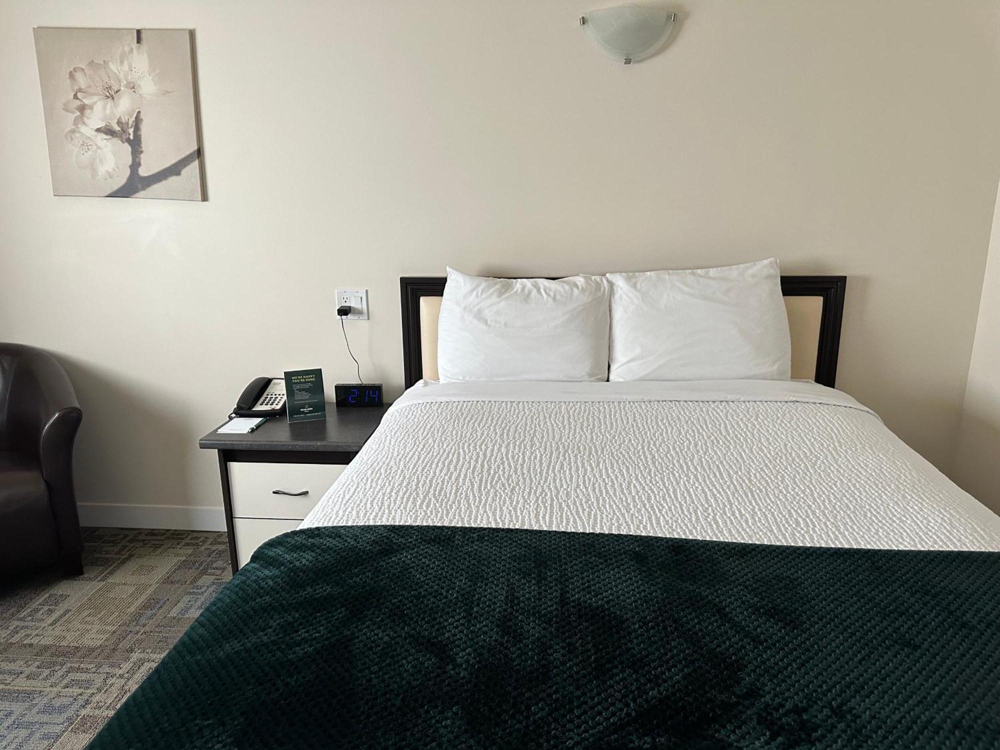 Sleep Suite Motel Steinbach Exterior foto