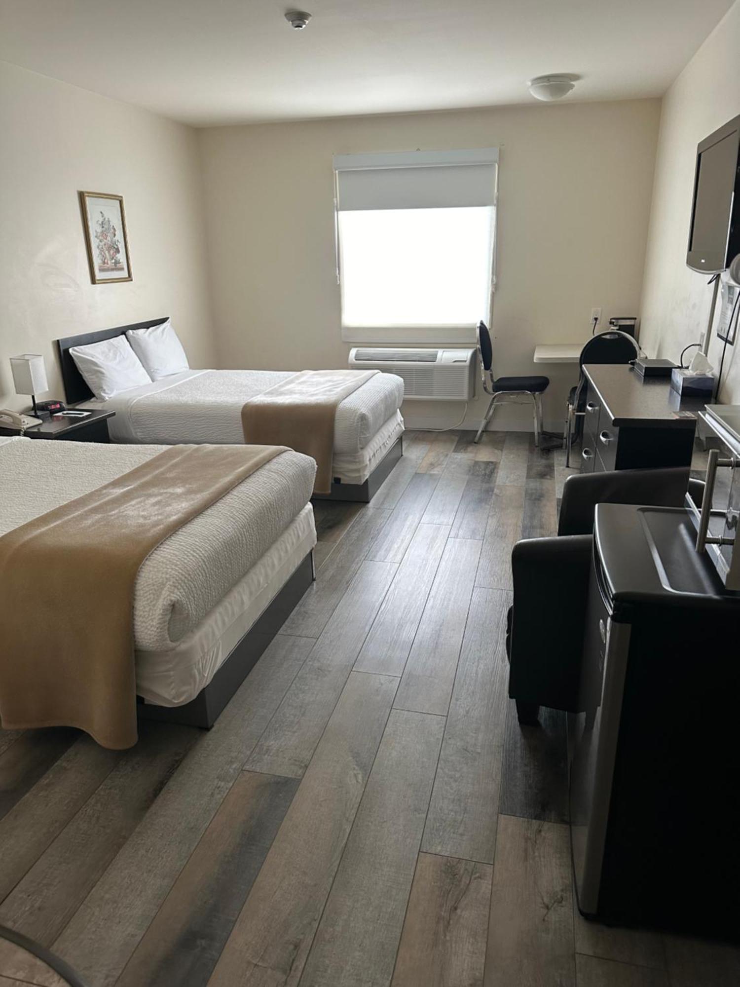 Sleep Suite Motel Steinbach Exterior foto