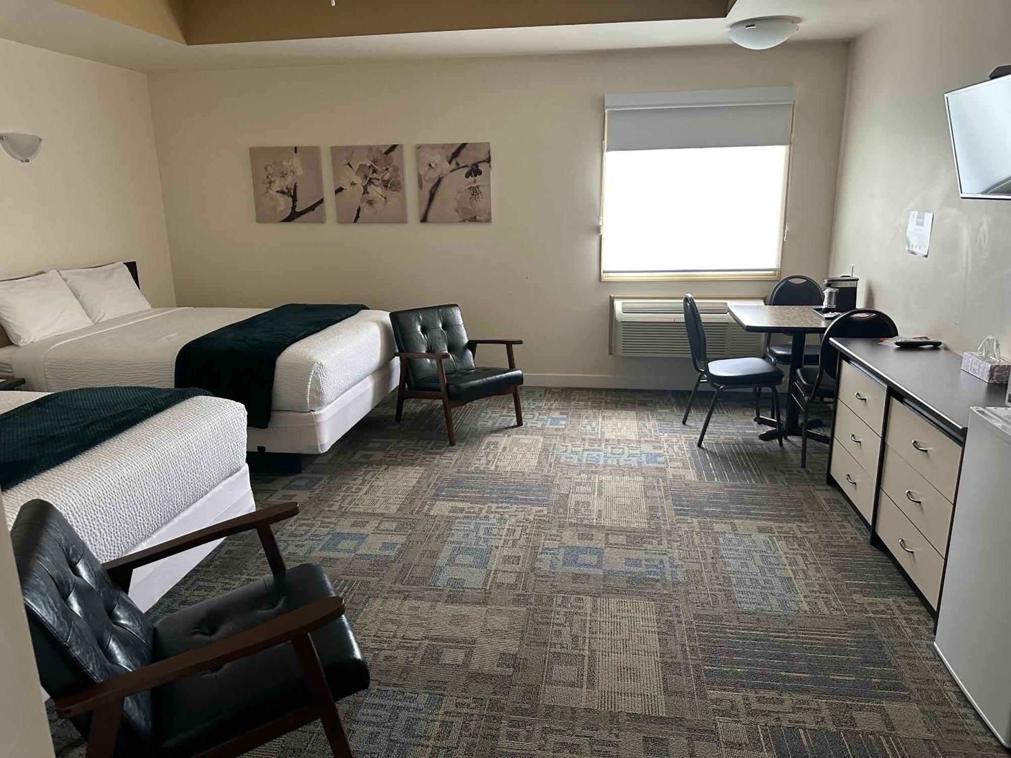 Sleep Suite Motel Steinbach Exterior foto