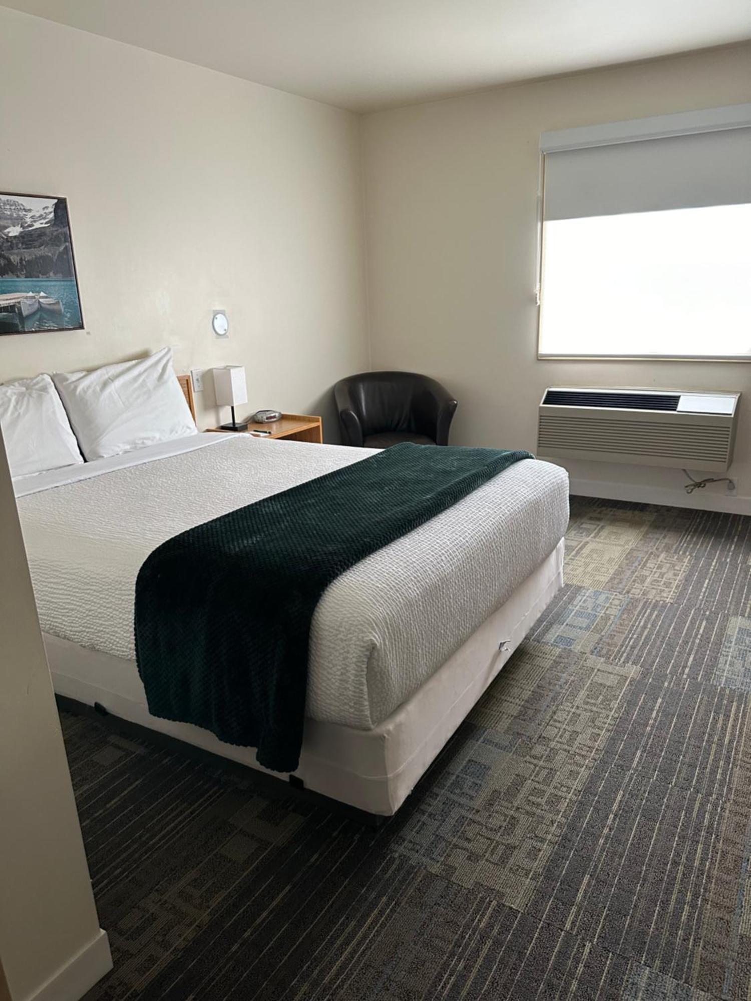 Sleep Suite Motel Steinbach Exterior foto