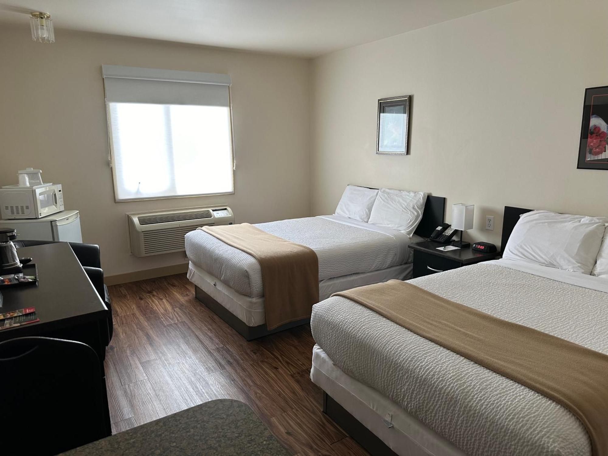 Sleep Suite Motel Steinbach Exterior foto