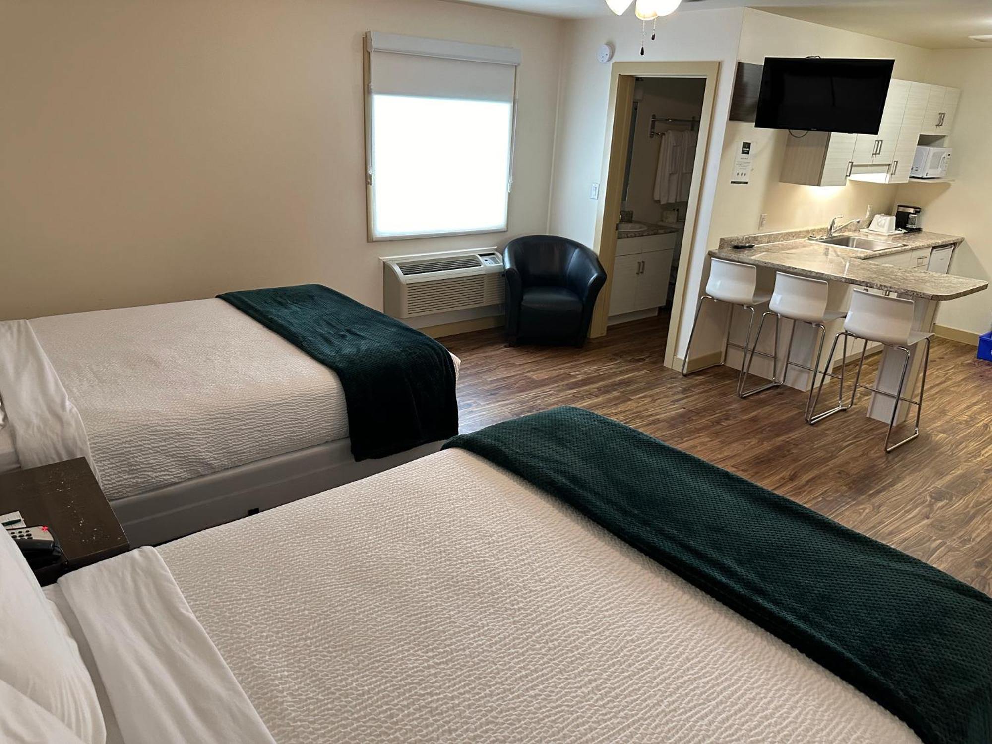Sleep Suite Motel Steinbach Exterior foto