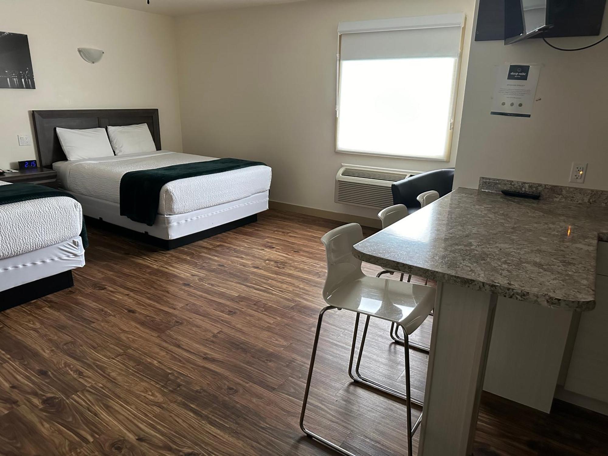 Sleep Suite Motel Steinbach Exterior foto